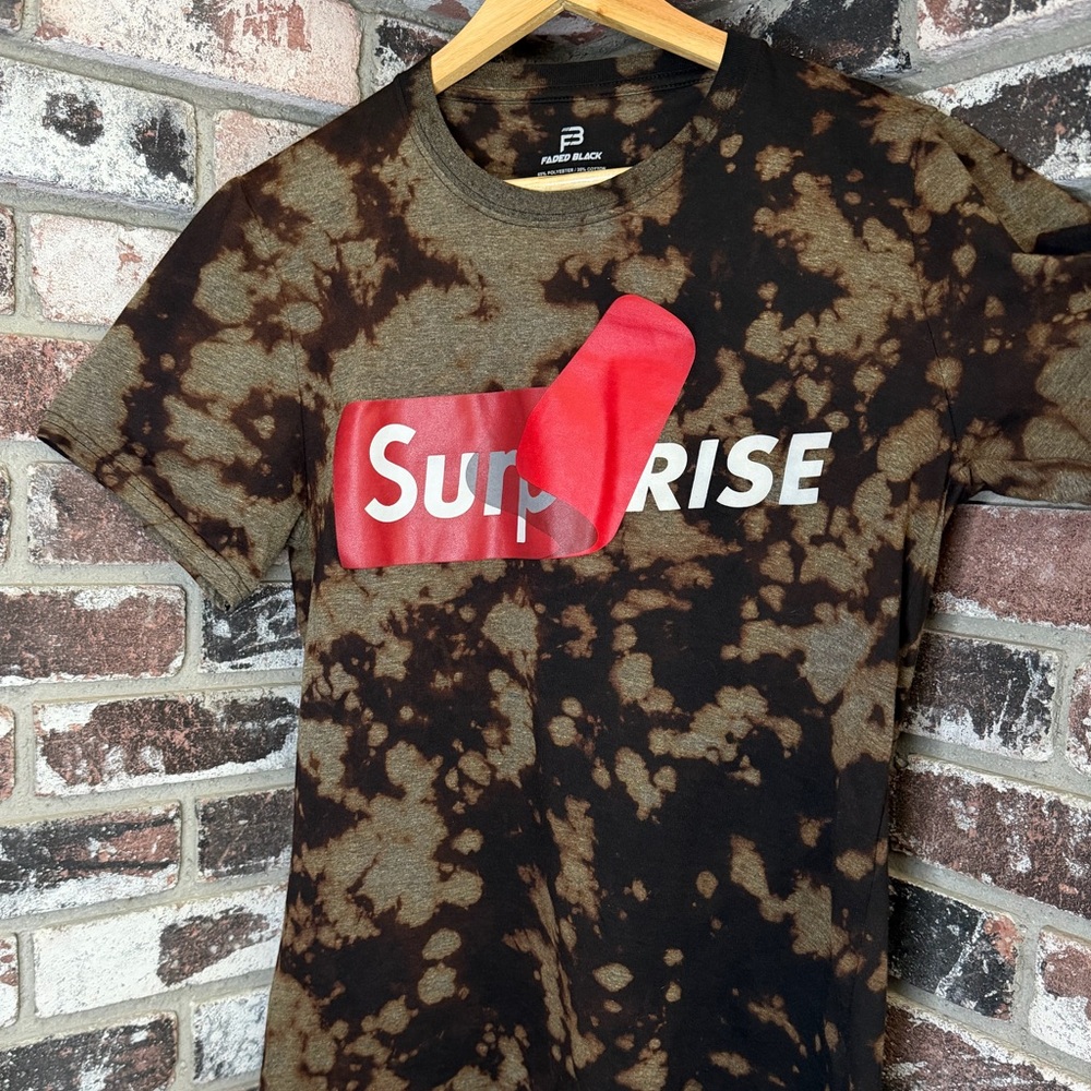 Men’s Faded Black “SurpRise” Surprise Peeling Logo Bleach Scrunch Tiedye Tee